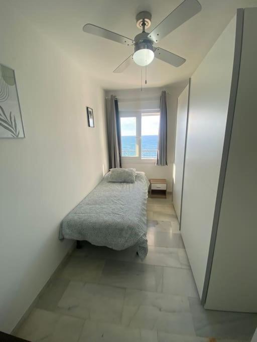 Tres Primera Linea De Playa Apartment Rincon de la Victoria