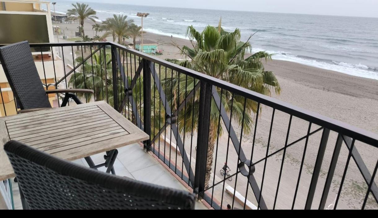 Tres Primera Linea De Playa Apartment